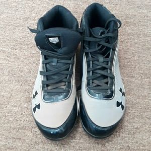 Mens 10.5 baseball shoes Under Armour